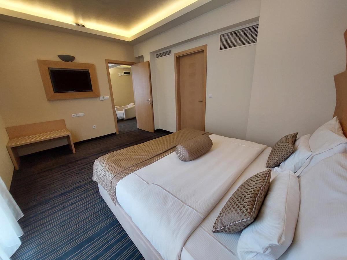 Deluxe Suite,1341596822:JPEG